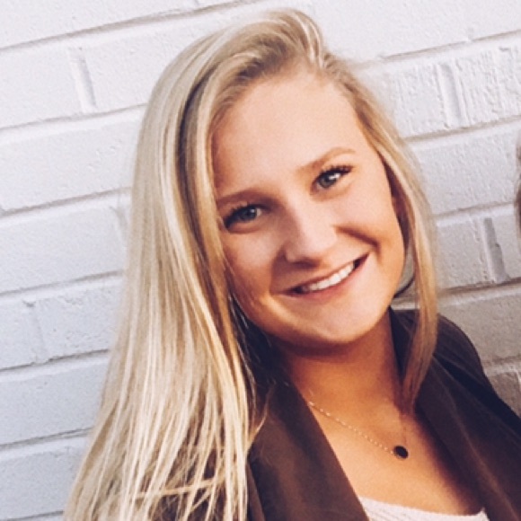 Meet your Posher, Cece - Picture 1 of 1